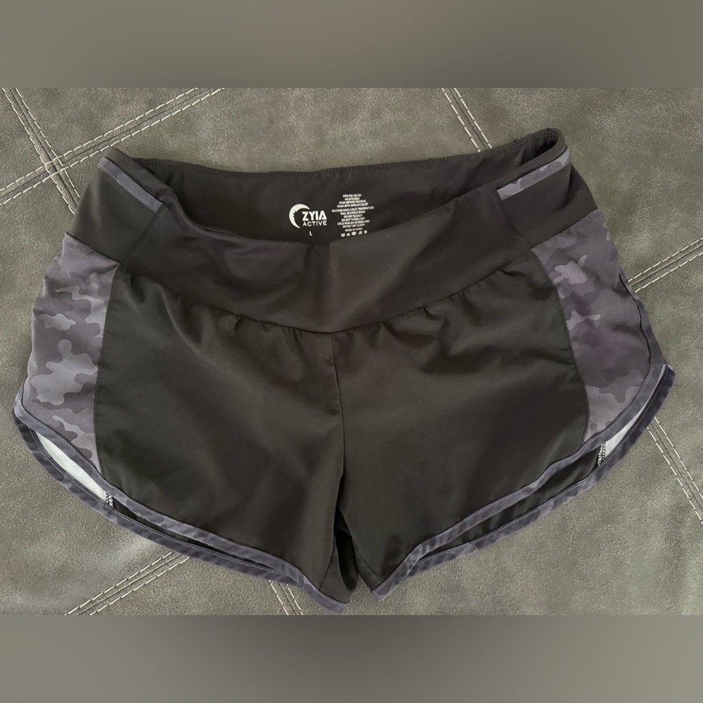 Zyia Active Woman’s shorts size large
